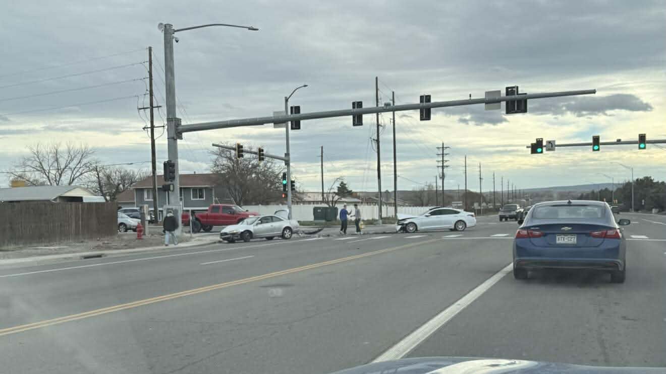 Vehicle Crash, D 1/2 Rd & 32 Rd Clifton