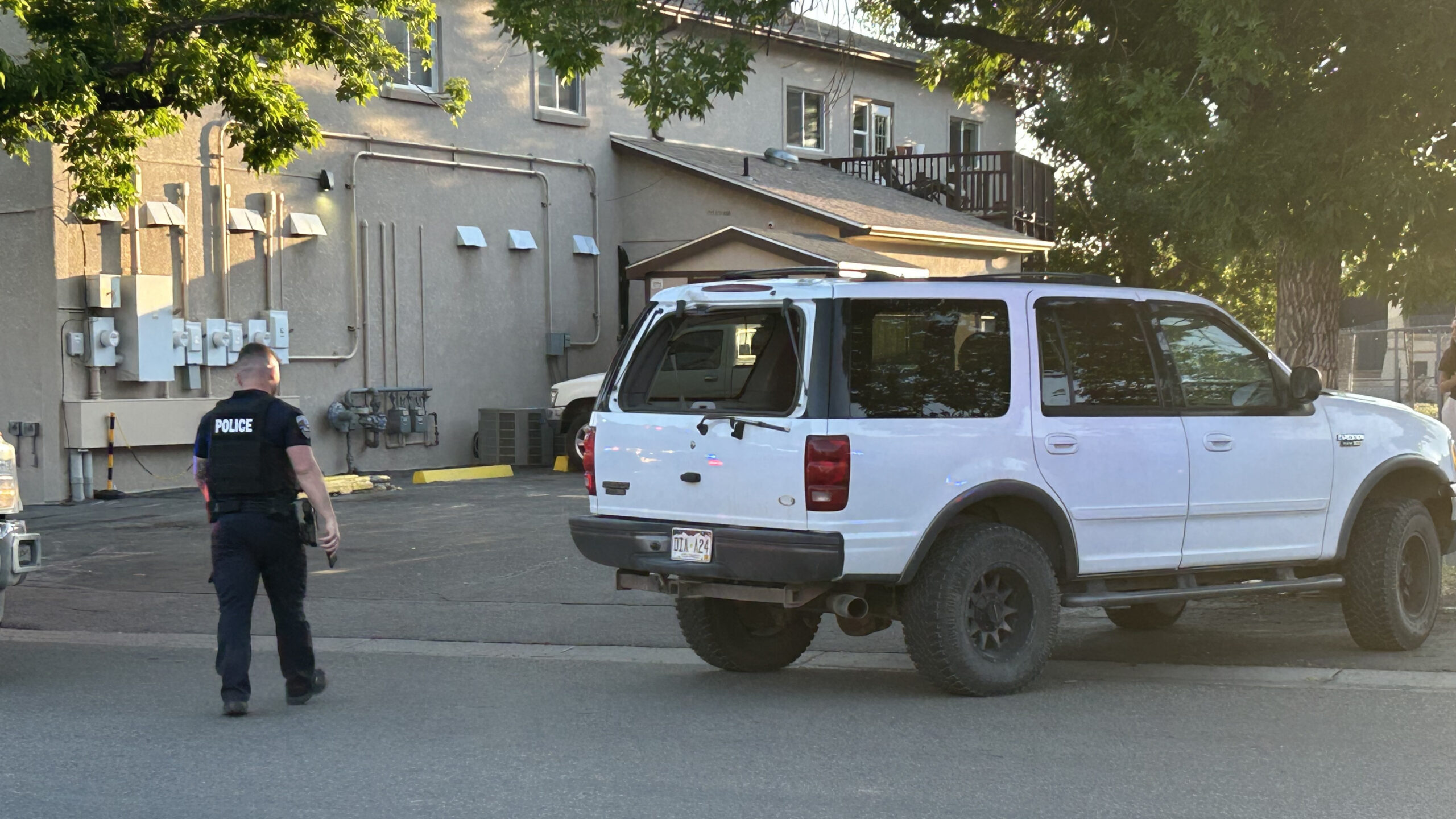 Vehicle vs Tree, W 3rd St & Kluge Ave