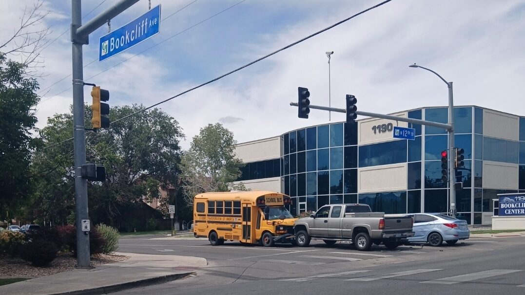 Vehicle vs School Bus, Bookcliff Ave & N 12th St